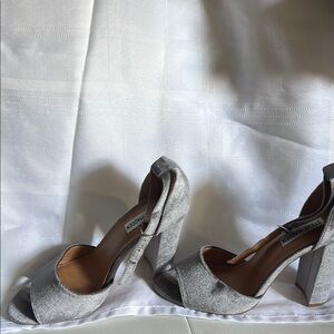 Steve Madden Silver Heels Elegant Design